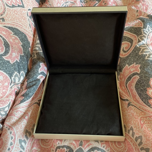 Links London Jewelry Box Logo Etching - Picture 2 of 6